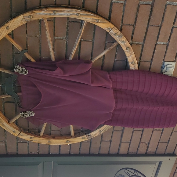 Plum formal Dress - Picture 1 of 5